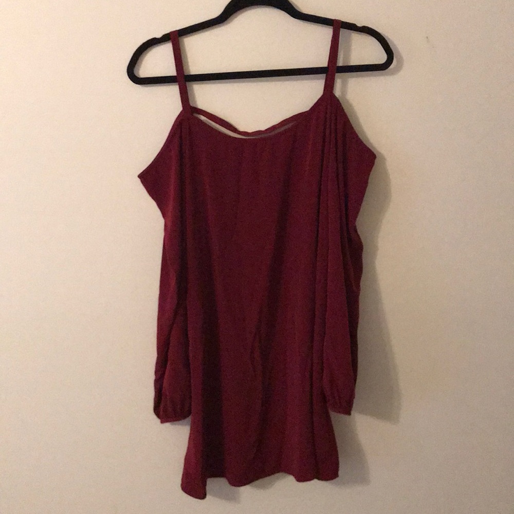 Cold shoulder burgundy mini-dress
